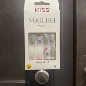 KISS Voguish Fantasy Nails - Floral and Glitter Milk Nails